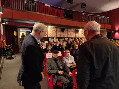 Ein großer Mann im Kleinen Theater